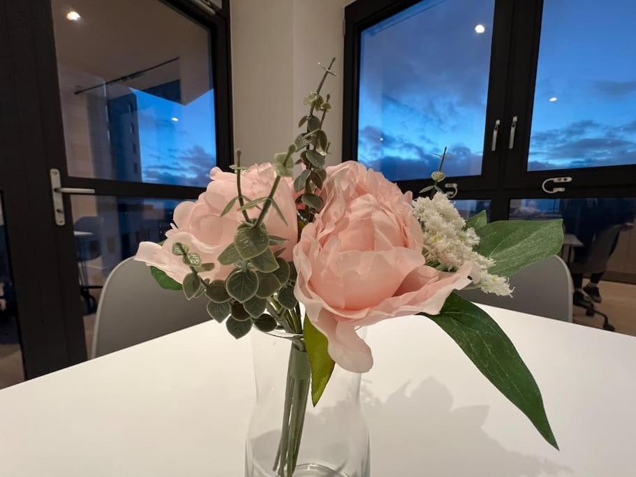 2 Bed Penthouse Style Apartment Londres Exterior foto